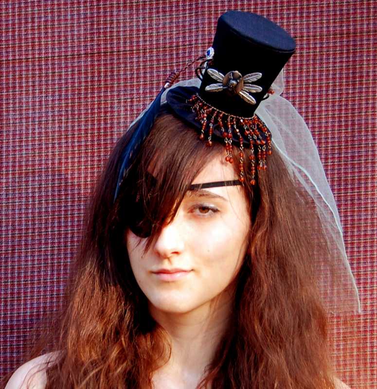 tiny_top_hat__pirate_bride___with_full_back_veil_by_tinytophats-d4u5ekj.jpg